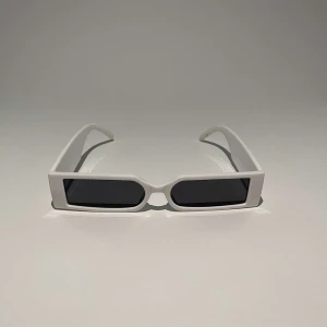 Party glasses vita - Stilrena glasögon som får dig att sticka ut på fester