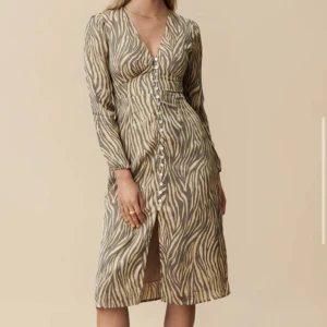 Adoore klänning - Klänning ifrån Adoore. St.36. Nyköpt skick. 