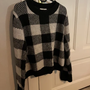 Stickadtröja - Stickad tröja Aldrig använd typ