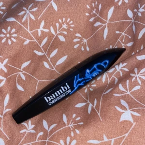 Mascara  - Denna mascaran är jätte fin och gör fransarna längre! Andvänt en gång! Den kan vara lite klumpig men den är bra ändå❤️