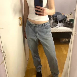 Jeans  - Baggy jeans från Humana, aldrig använda, skriv privat för frågor eller fler bilder!! Köpta för 270, lite osäker på storleken men passar mig (180cm) i längden