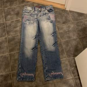 Straight fit washed jeans DM för passform och mått