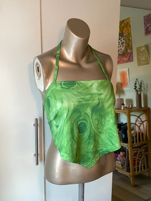 söt topp - snygg topp med knyte baktill!! justerbar 🫶😍 perfekt till sommaren som kommer snart 