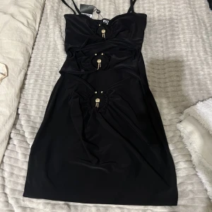 Klänning - Aldrig använd. Lapp kvar. Passar xs/s