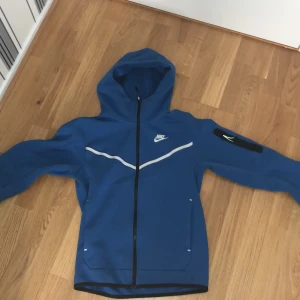 Blå Nike tech fleece - Inga fel helt ny använd en gång