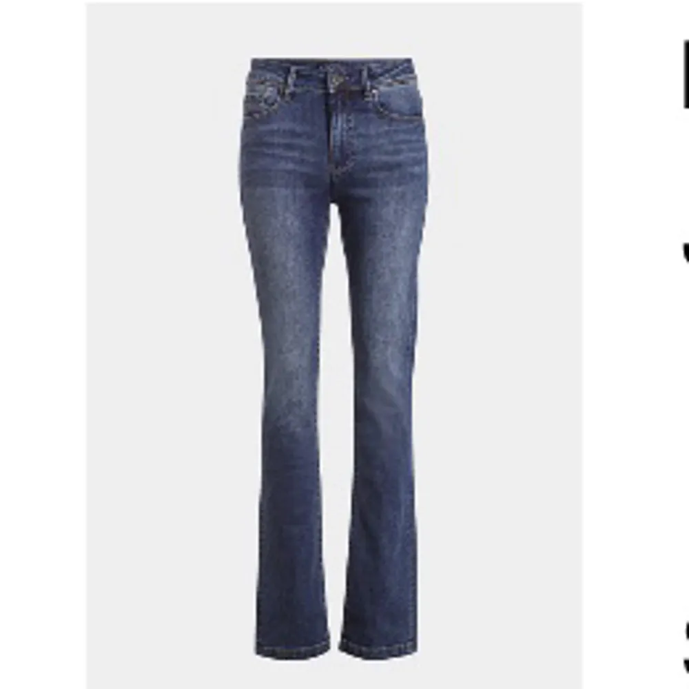 Superfina jeans som tyvärr var lite för små för mig 💓💓 Är endast provade med lappen kvar 🥰 Kan mötas i Sthlm . Jeans & Byxor.