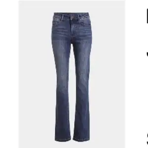 Superfina jeans som tyvärr var lite för små för mig 💓💓 Är endast provade med lappen kvar 🥰 Kan mötas i Sthlm 