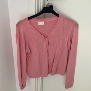 Rosa kofta - En rosa kofta med mysigt material 