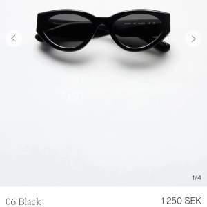 Säljer mina fina Chimi solglasögon i modellen 06 black. Köpt för 1250 kr💓