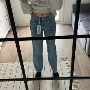 Jeans - Det är aldirg använda endast prövade. Original pris 599 säljer för 90 kr💓 köparen står för frakt🫶🏻