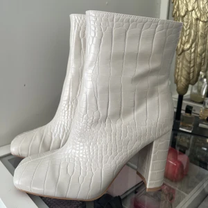 Klackskor  - Beiga klackskor 