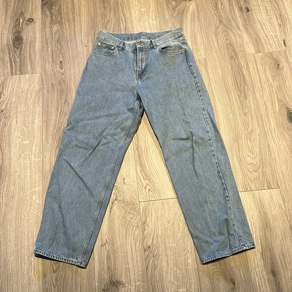 Fina sweet jeans som är baggy i storlek S ny pris runt 1000. Jeans & Byxor.