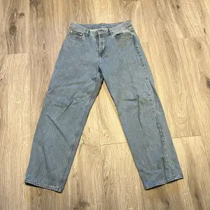 Fina sweet jeans som är baggy i storlek S ny pris runt 1000