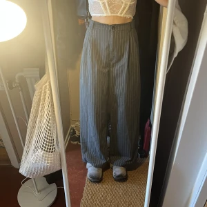 Kostymbyxor  - Som nya. Köpta på Monki, runt 500kr. Jag bjuder på frakten🦋