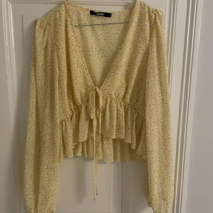 Blus - Jätte söt sommarblus. Skriv för fler bilder.