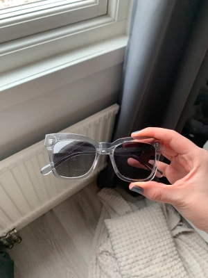 Chimi  - Säljer mina Chimi solglasögon i modell 07  Superfina, de är använda men det märks inte alls. Kommer med originalförpackning Vid snabb affär kan priset diskuteras! 💕