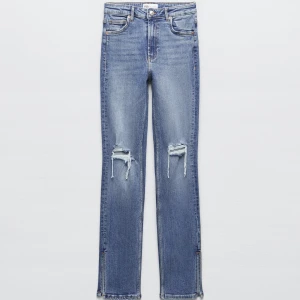 Jeans  - Jeans från zara. Split slim med slitningar. Finns bilder på dom. Det är bara att skriva. Storlek 34 och nypris är 359. 