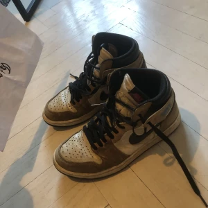 Air jordan 1 rookie of the year - Mycket använda cond 4-5/10  kostar 6000kr på andra sidor, Finns ingen box 