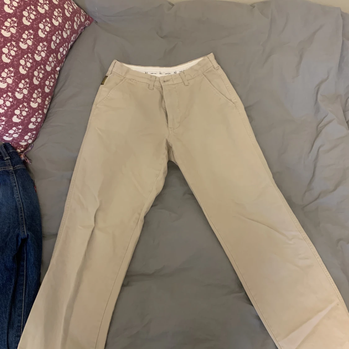 Trousers size 28