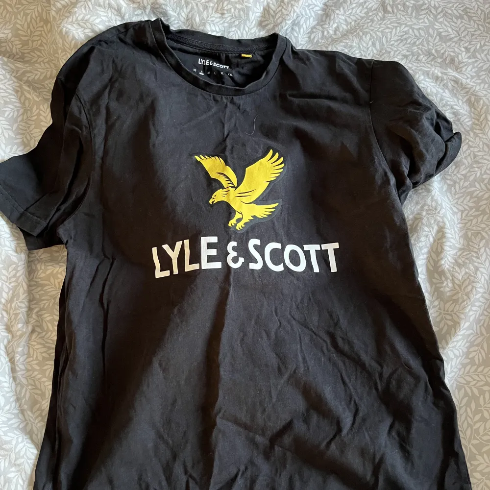 Lyle&scott tshirt i storlek s i fint skick . T-shirts.