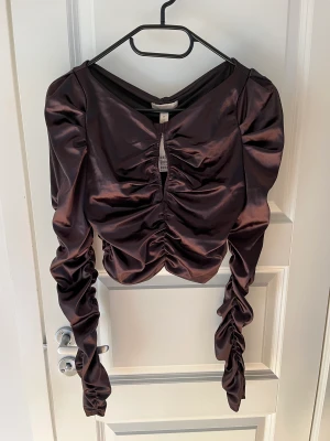 Topp från H&M - oanvänd - Topp från H&M, helt oanvänd med lapp kvar. Storlek small 🌸