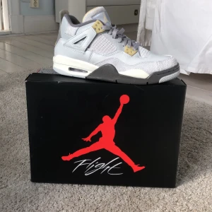 Jordan 4 craft  - Helt oandvända Jordan 4s. Säljer för jag råkade köpa fel storlek. Kvitto kommer med och box.  Kan mötas upp i Göteborg eller fraktas över hela Sverige 