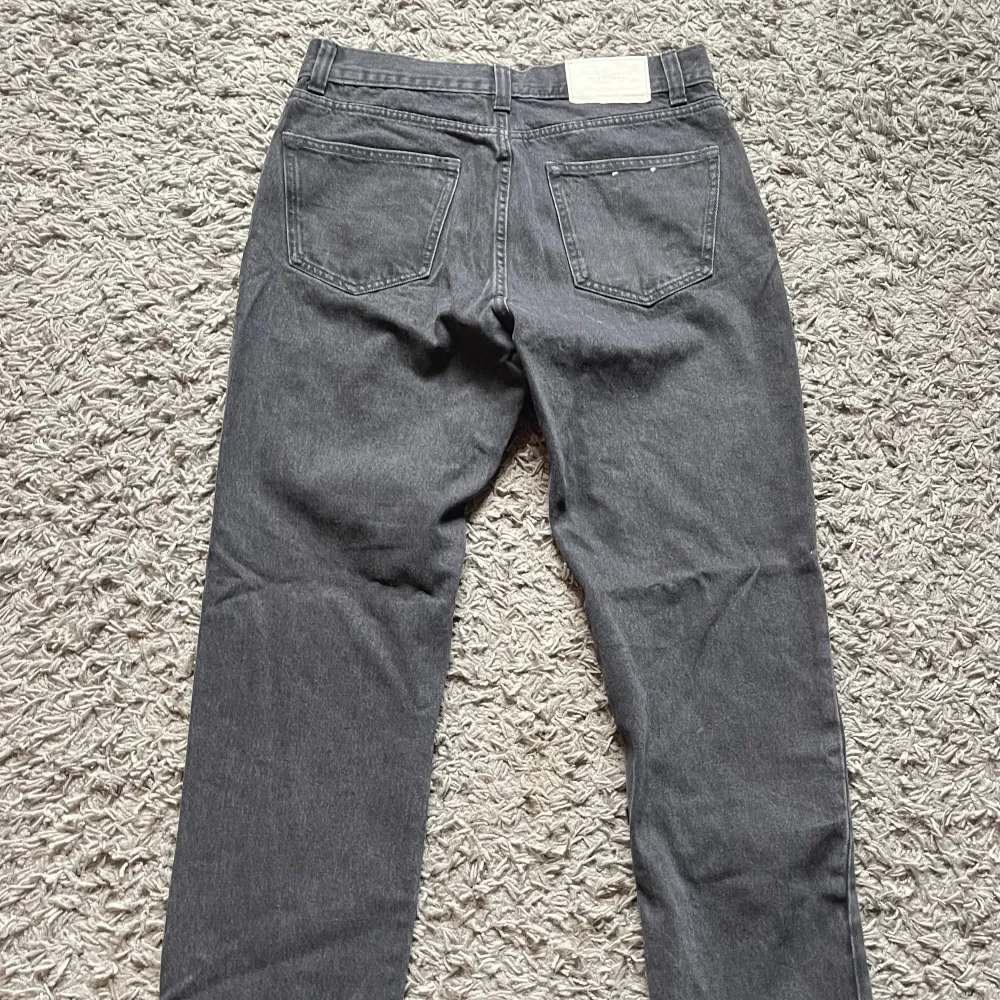 Grå jeans från zara, storlek 42.. Jeans & Byxor.