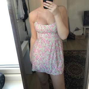  så söt klänning perfekt till sommaren :) 
