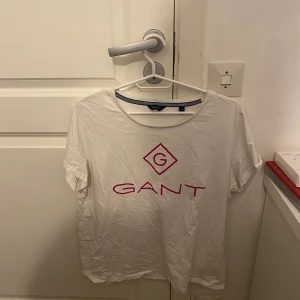Gant T-shirt  - En T-shirt från gant. Använd 1 gång 