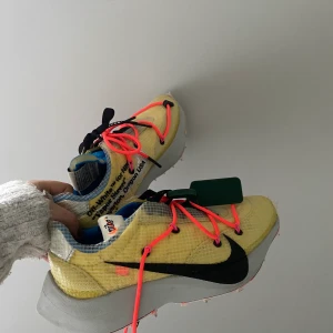 Off white skor - Aldrig använda! Kommer ej till användning så säljer mina off white skor!
