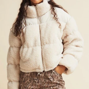 Teddy jacka  - Helt ny slutsåld teddyjacka från hm. 