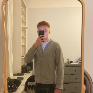 Polo zip up hoodie - 8/10 condition  Polo zip up hoodie Passar som storlek M