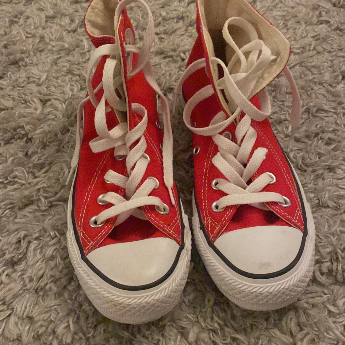 Röda converse  - 91