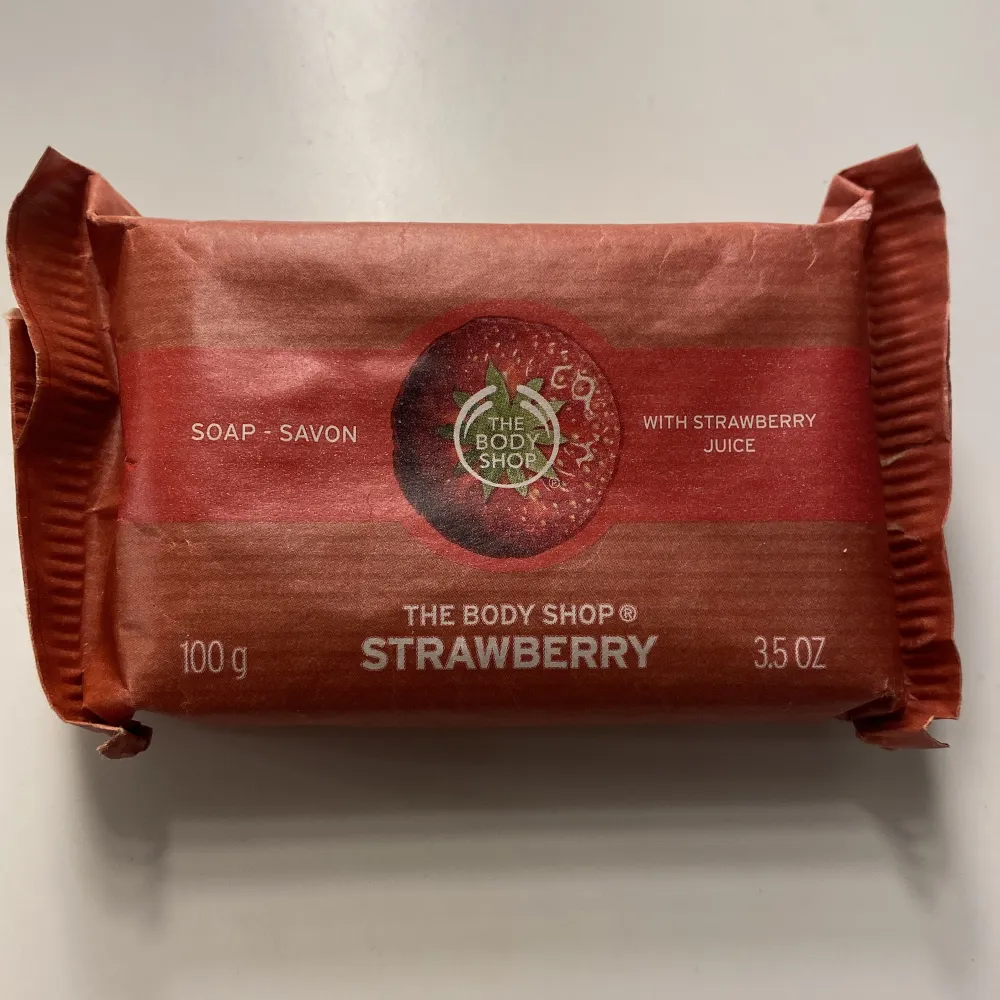 Lukt= strawberry. Köpt för 100 säljer för 59+frakt. Övrigt.