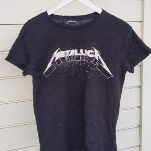 Original Metallica T-shirt, it doesn't fit my style anymore so I'm selling it. In good condition.