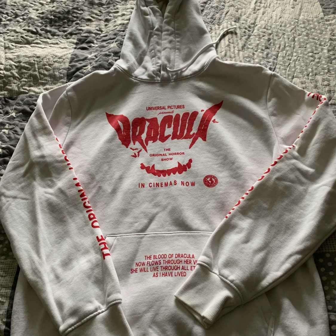 Vit hoddie med tryck st M - 91