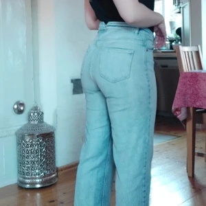 CARIN WESTER jeans strlk 42 - Lågmidjade jeans från carin wester. Storlek 42. Pris: 250 kr + frakt.  Köparen står för frakten 💕