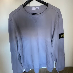 Stone Island - Köpt på NK nåt år sen inget kvitto kvar. Bra skick.