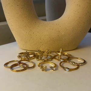 Guldiga ringar - 12 guldiga ringar💕💕 Frakt 13kr💕
