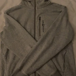 Sail racing hoodie - Storlek M Den är i bra skick  Pris kan diskuteras vid snabb affär 