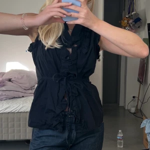 Secondhand topp - En supersnygg och cool topp! 💞💞Frakten ingår inte i priset