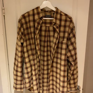 Vintage Skjorta - Skön amerikansk vintage-skjorta. Perfekt över en t-shirt.