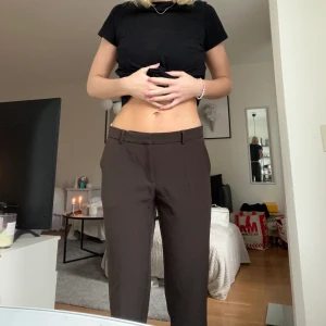 Bruna kostymbyxor - Brunakosymbyxor från NEO NEOIR  ORD pris 699 säljer för 350 + frakt 😊 