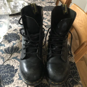 Skor - Äkta dr Martins storlek 36
