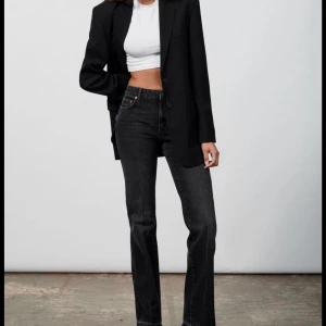 Zara The Ness Full Length - Säljer desss lågmidjade byxor från zara! Köpte dom på Plick men de var tyvärr förstora på mig, storlek 36 o extra långa tror jag😊