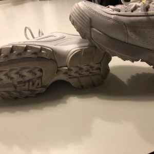 Fila skor - I storlek 37,5 jätte snygga  använda 10 gånger max 