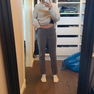 Kostymbyxor Stylein - Finns i tre olika färger i samma modell och samma storlek (grön, marinblå och svart). Alla i storlek XS, 100 kr styck🤍