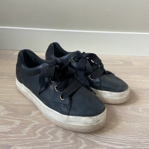 Gant sneakers - Skor från gant i storlek 39!  Ser ut som på bilden :)