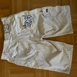 Shorts - Säljer dessa short för att de tyvärr in kommer till användning längre:(  Jättehäftiga och bekvämma!!