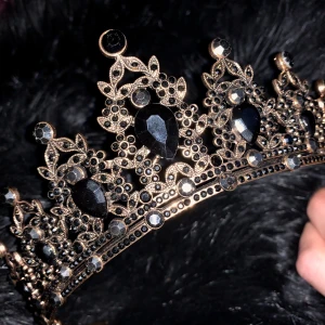 Tiara  - Bli en villain Queen i Tiaran med svarta stenar, fin kvalitet, bra material, 
